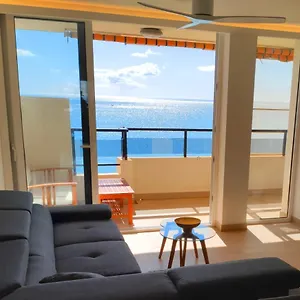 Beachfront Luxury: Sea View Apartment